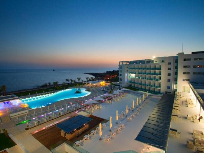 Hotelul și stațiunea King Evelthon Beach