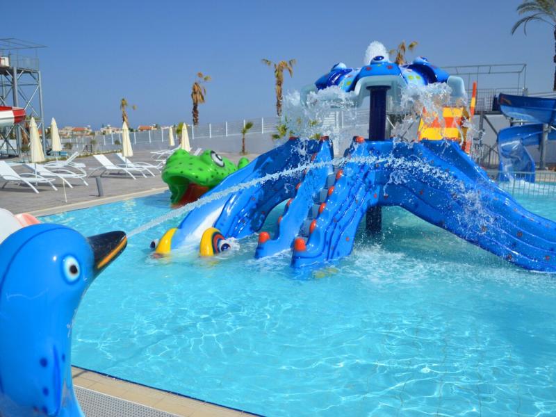 Hotelul și stațiunea King Evelthon Beach